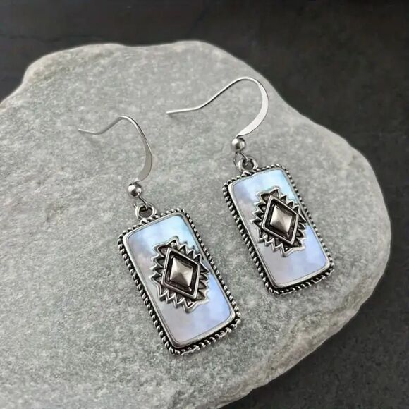 Boho Chic Western-Style Earrings - Picture 4 of 4